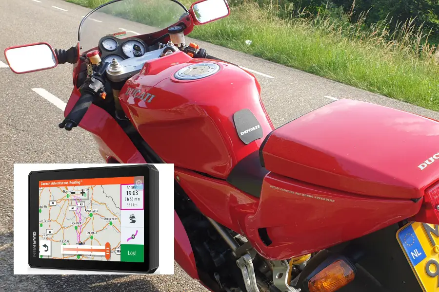 Op mijn oude Ducati 888 Strada is hij ook gewoon te monteren: