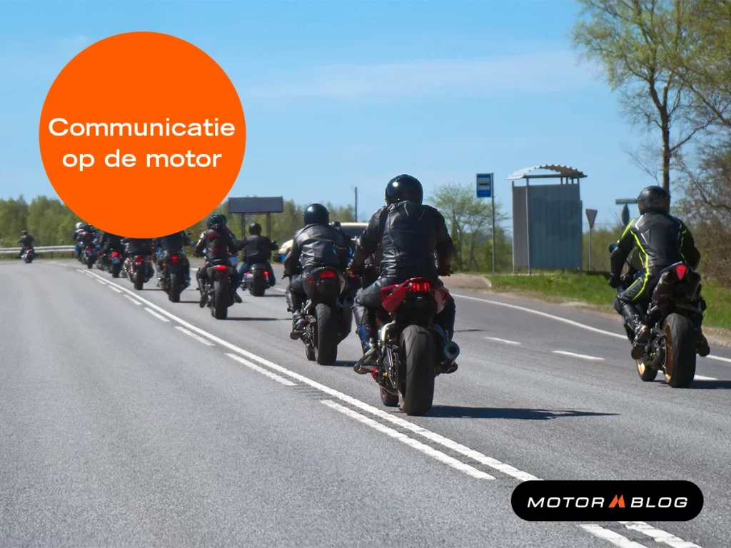 Groep motorrijders communicatie op de motor